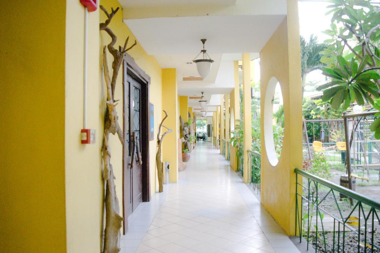 Country Village Hotel Cagayán de Oro Exterior foto