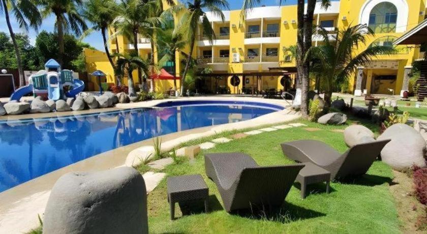 Country Village Hotel Cagayán de Oro Exterior foto