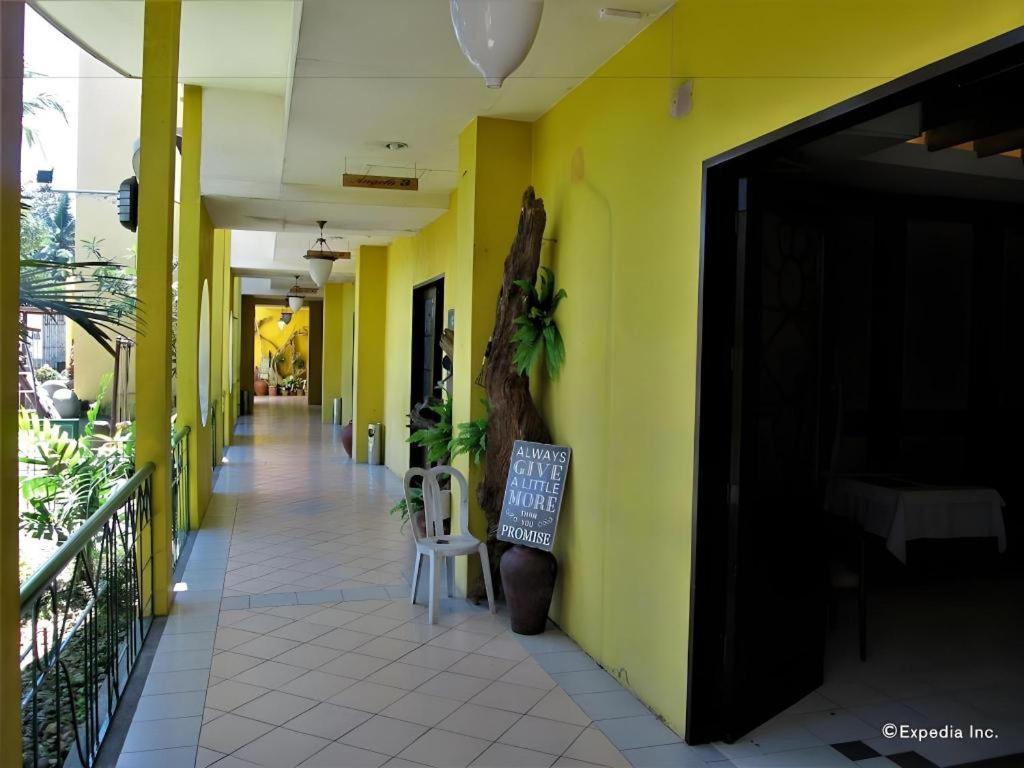 Country Village Hotel Cagayán de Oro Exterior foto